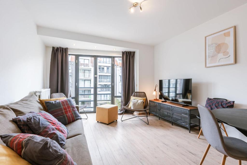 Huswell - Bright & Stylish Apartment with Balcony