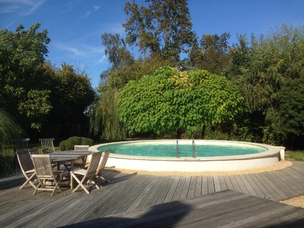 Ideal Villa in Burdinne with private pool