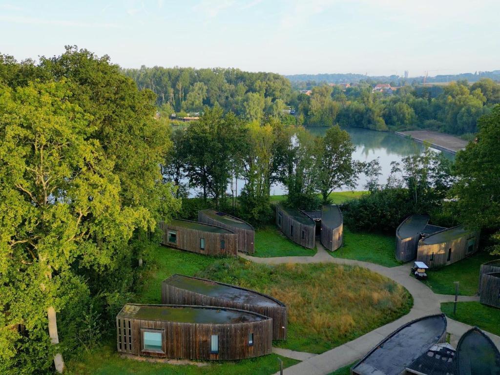 Lakeside Love Nest