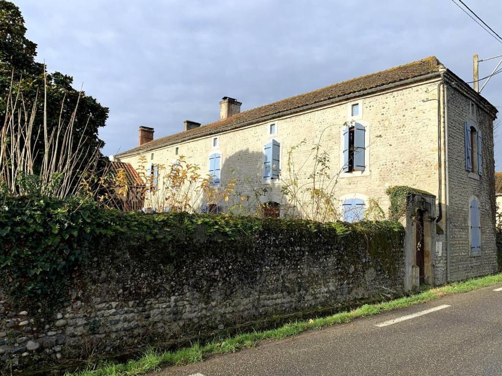 Maubourguet Villa - Sleeps 10 - Pool & Games