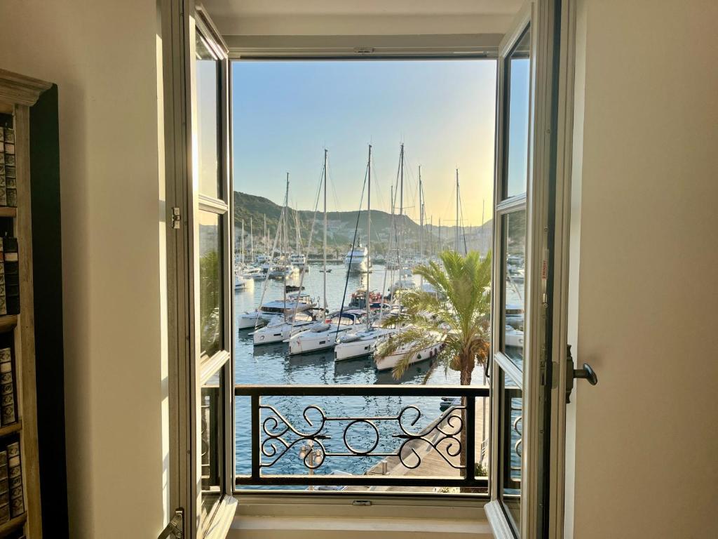 Joli T3 sur le port de Bonifacio avec vue mer