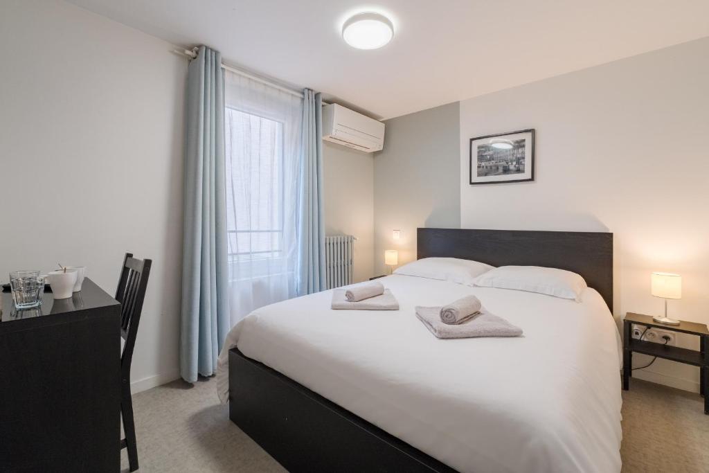 Wine & Four - Chambre Agréable sur les Allées