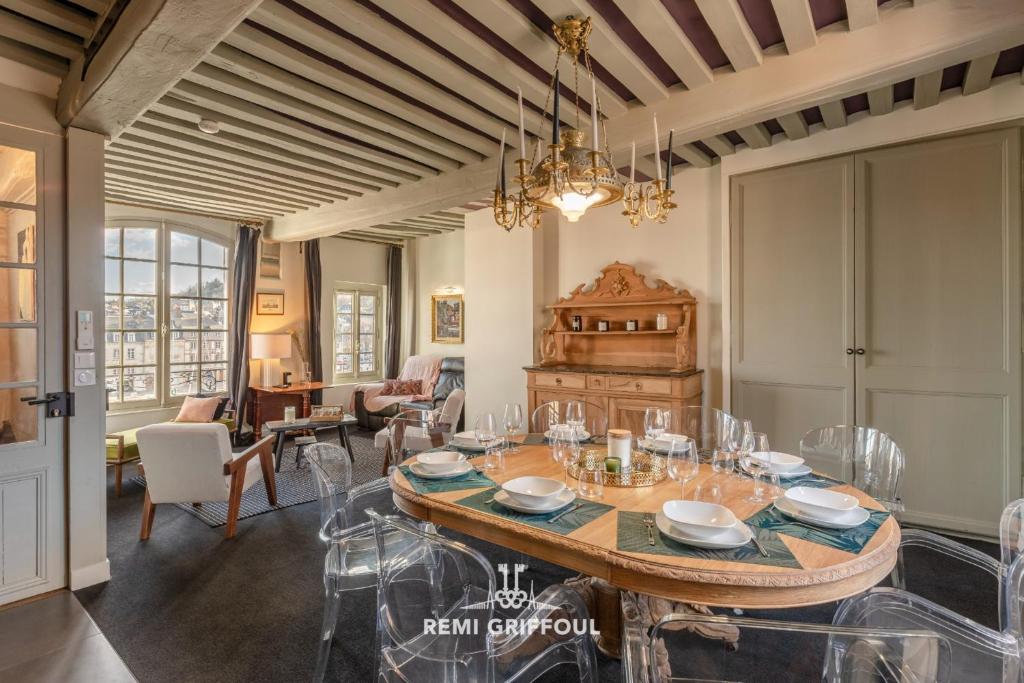La Demeure du Clocher 4 AC On the Port & Place Sainte-Catherine 8 g