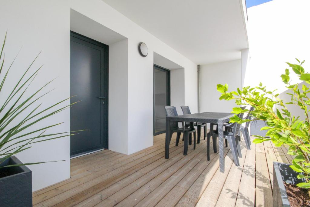 Appartement neuf, 150m de la grande plage, parking, proche commerces