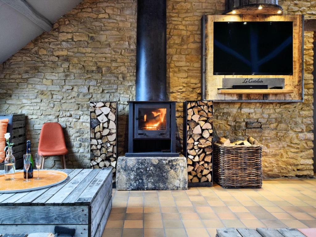 Fancy Holiday Home in Sainte-Cécile with Pool House & Indoor Pool