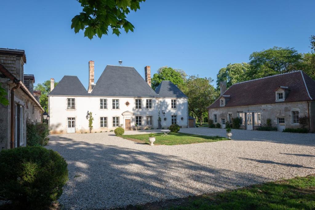 Le Château du Sollier - Charme calme et confort à 5mn du peage