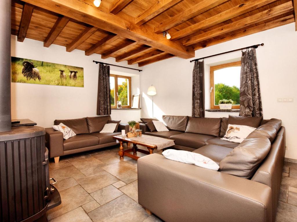 Forest-Edge Stay, Burtonville