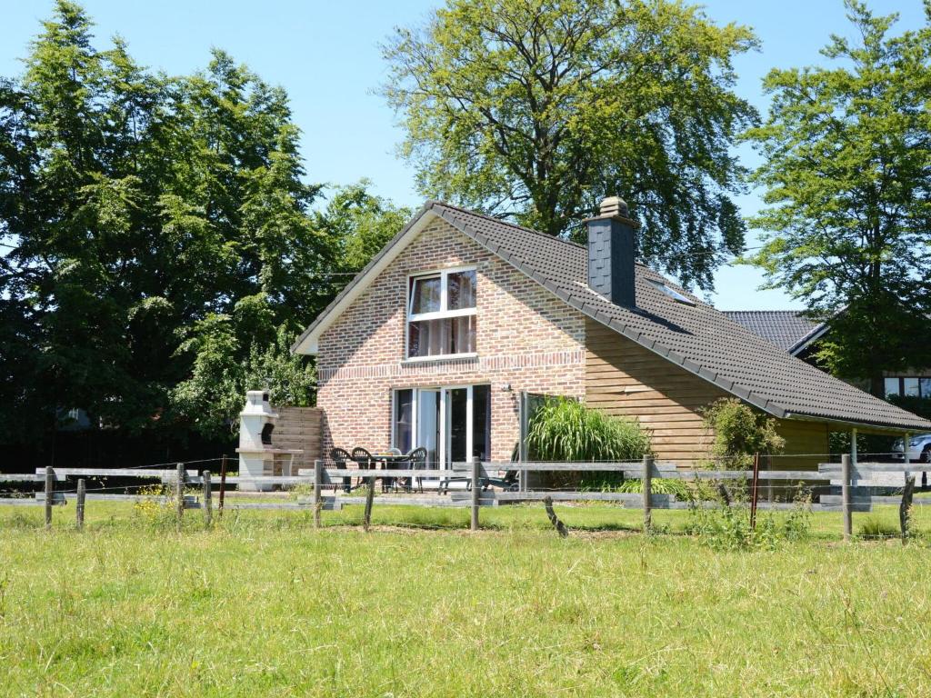 Picture-perfect Holiday Home in Sourbrodt with Garden, BBQ