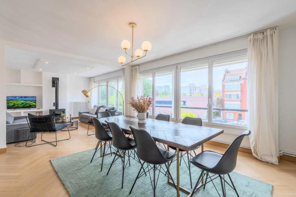 Large 130 m² 4-bedroom apartment