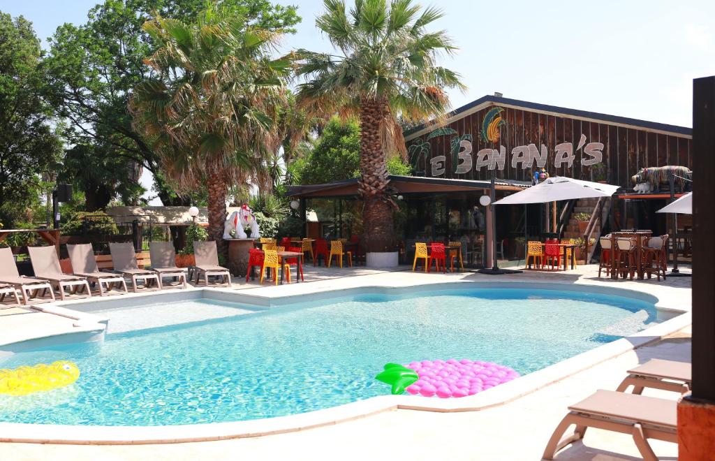 Le Banana's Hotel