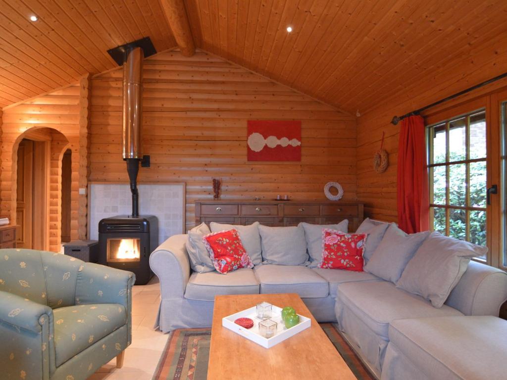 Stavelot Chalet with Garden