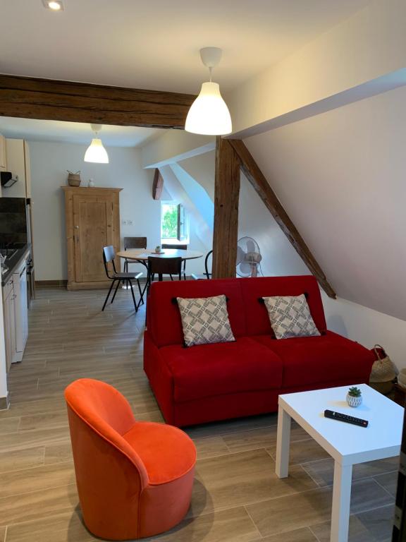 LE CLOCHER " Sous les combles" PARKING GRATUIT