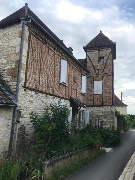 Le pigeonnier maison de caractère logement 4 personnes La maisonnette rénovée logement 2 personnes