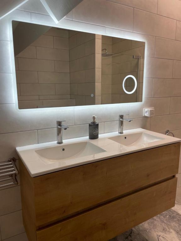 Le ROSSIGNOL APPARTEMENT MET AIRCO & PRIVE TERRAS