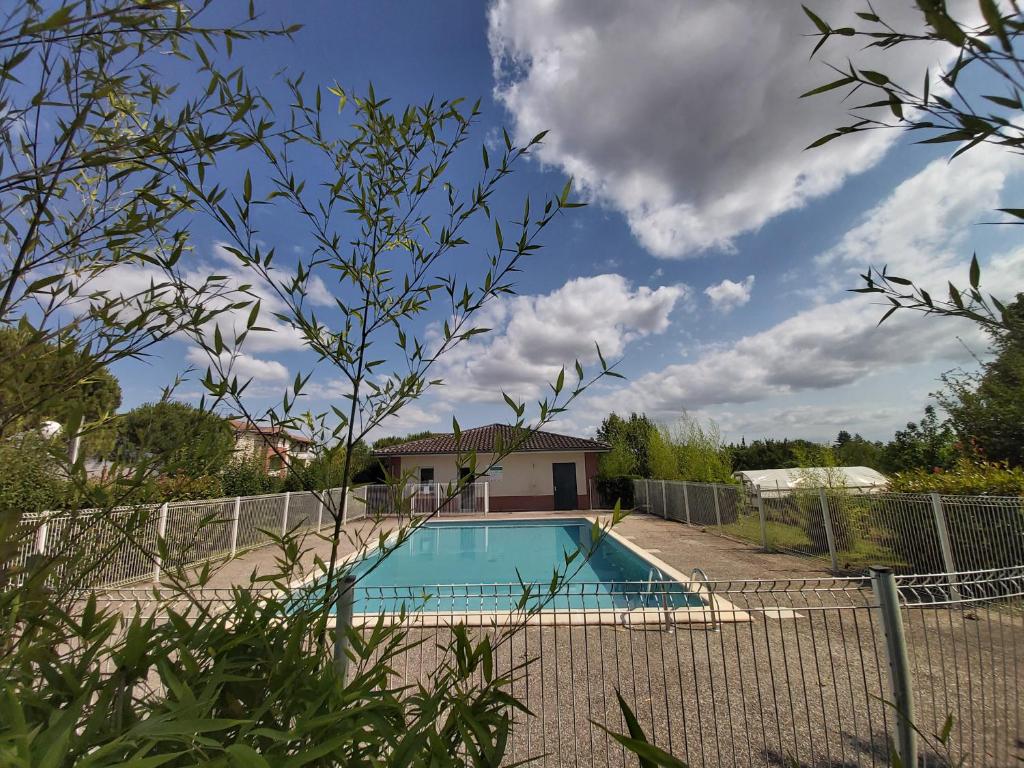 Le Sporting Land - avec entrée autonome, parking privé & sa piscine ! -