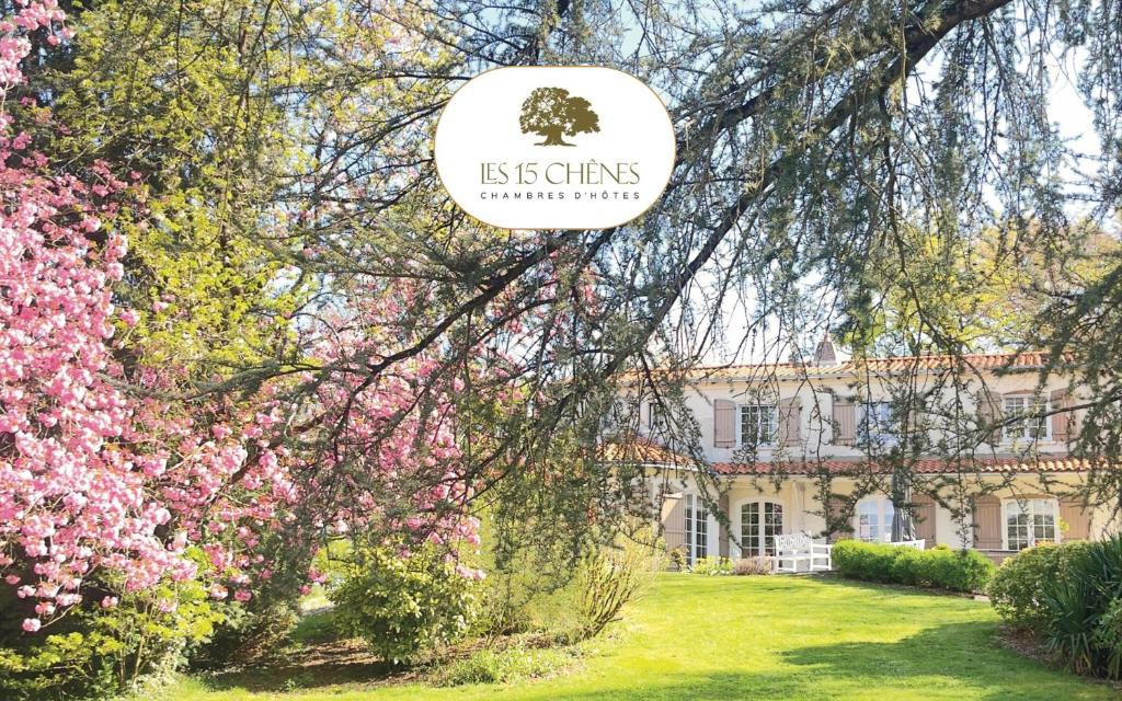 LES 15 CHENES Chambres d hôtes, parc arboré de 5000 m2 à 20KM du PUYDUFOU Une suite familiale et 3 chambres doubles