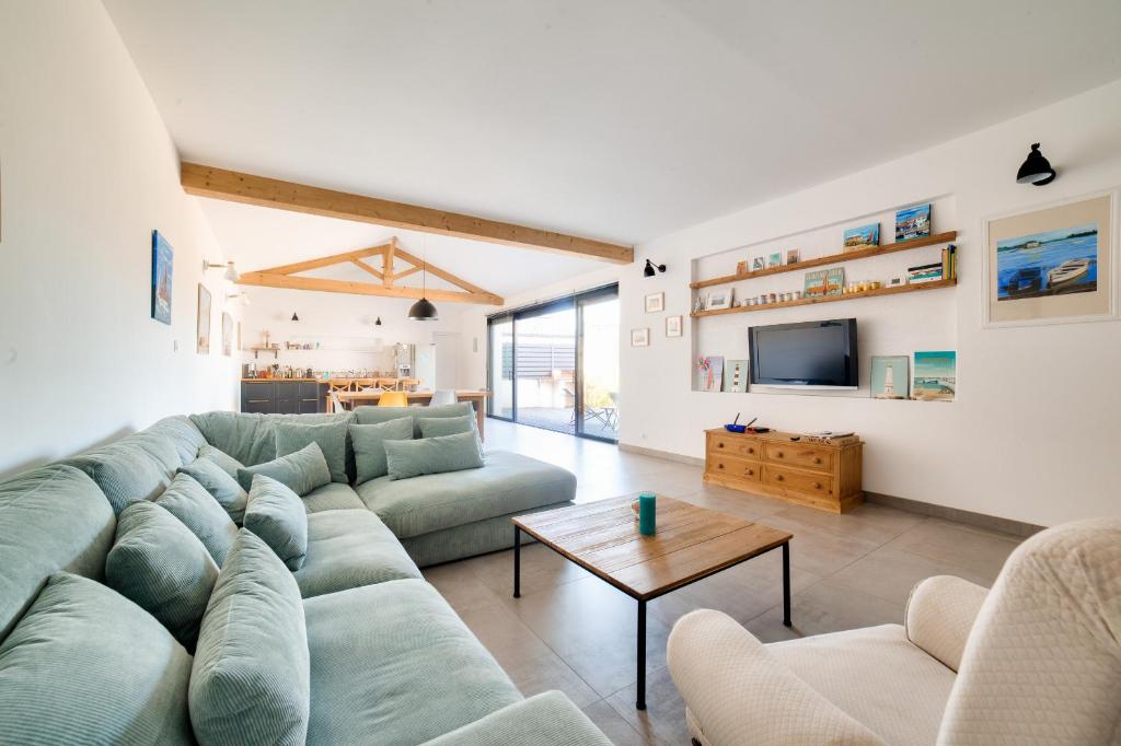 Les Conches, Maison neuve pour 8