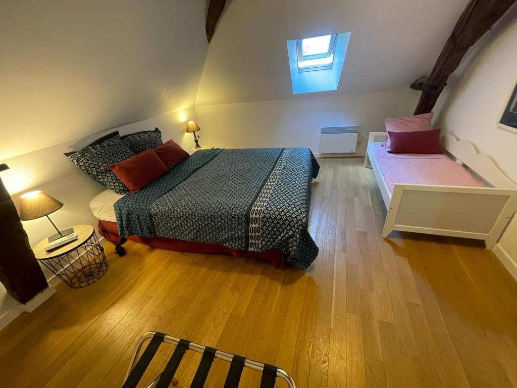 Gîte de la Mignonerie du Château de Jallanges pour 19 personnes avec 4 ou 7 chambres