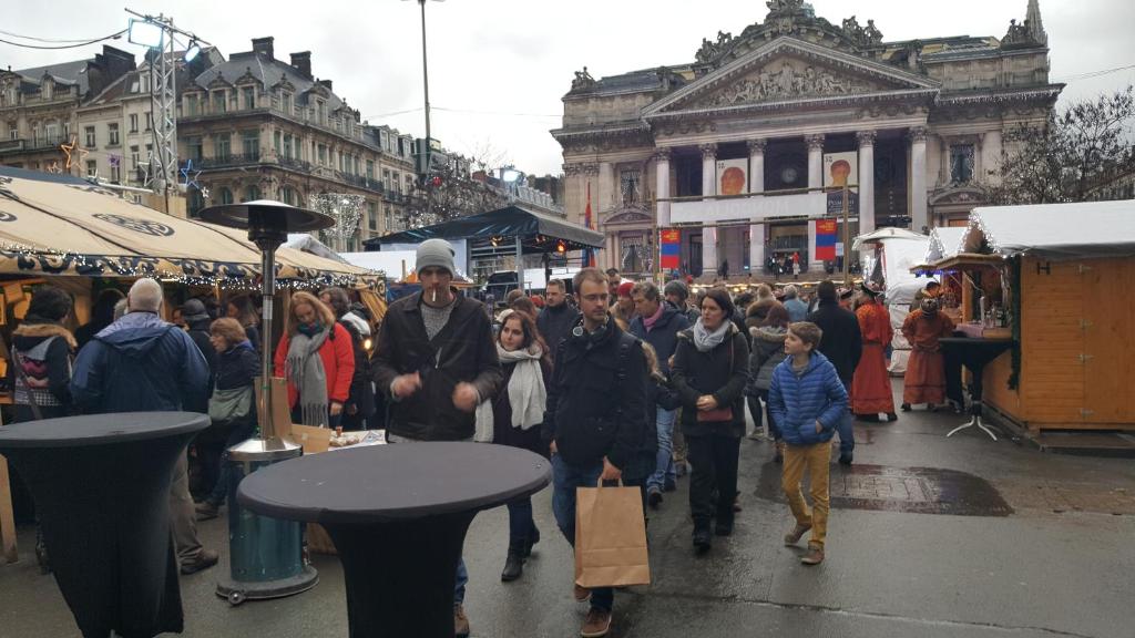 Les Pieds a La Grande Place