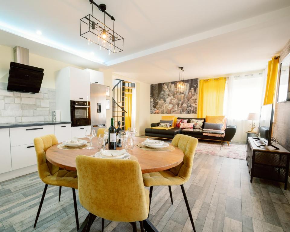 Le Duplex by Leslodgespa