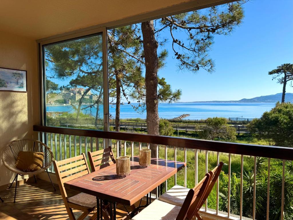 Logement pieds dans l'eau avec vue mer exceptionnelle