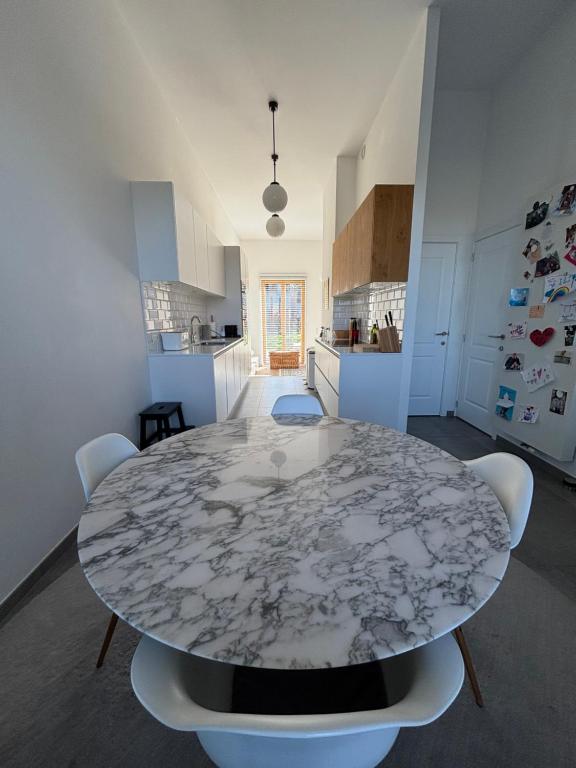 Luxury apartment, private terrace & FREE PARKING