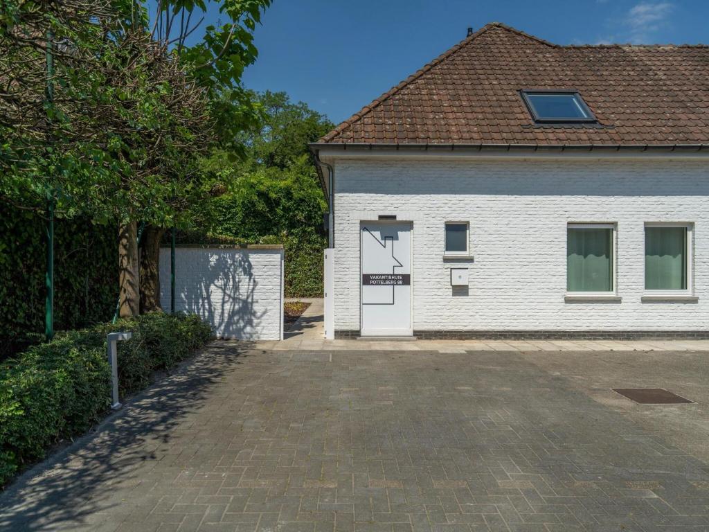 Villa in Kortrijk with Heated Pool