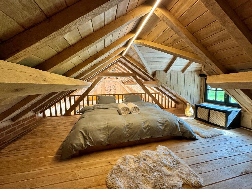 Magnifique chalet en bois avec piscine et jacuzzi