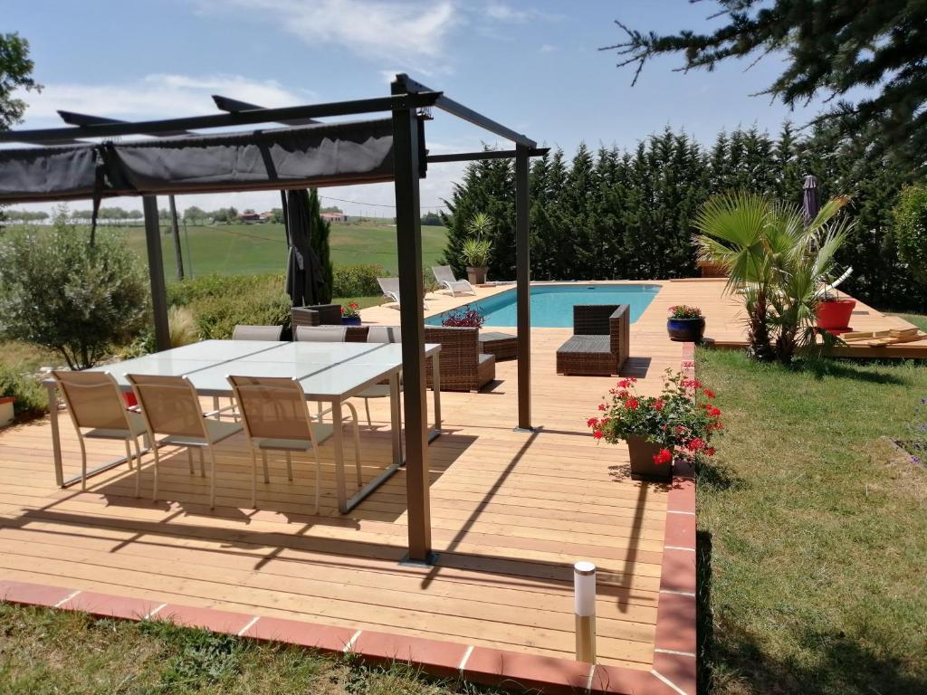 Maison avec vue Pyrénées et piscine chauffée