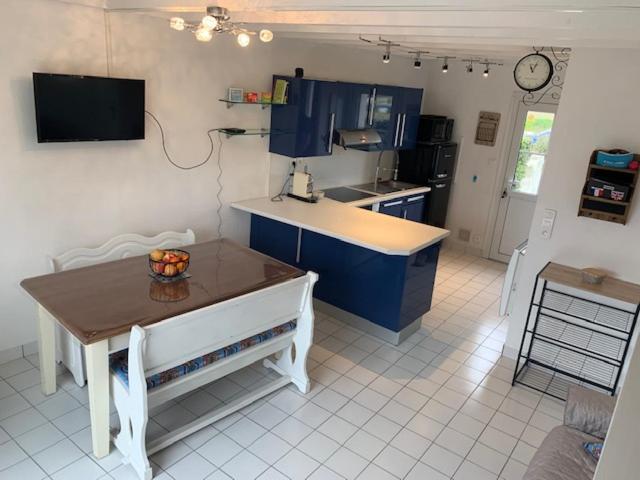 Maison 50 m de la Plage Valentin, vue sur mer