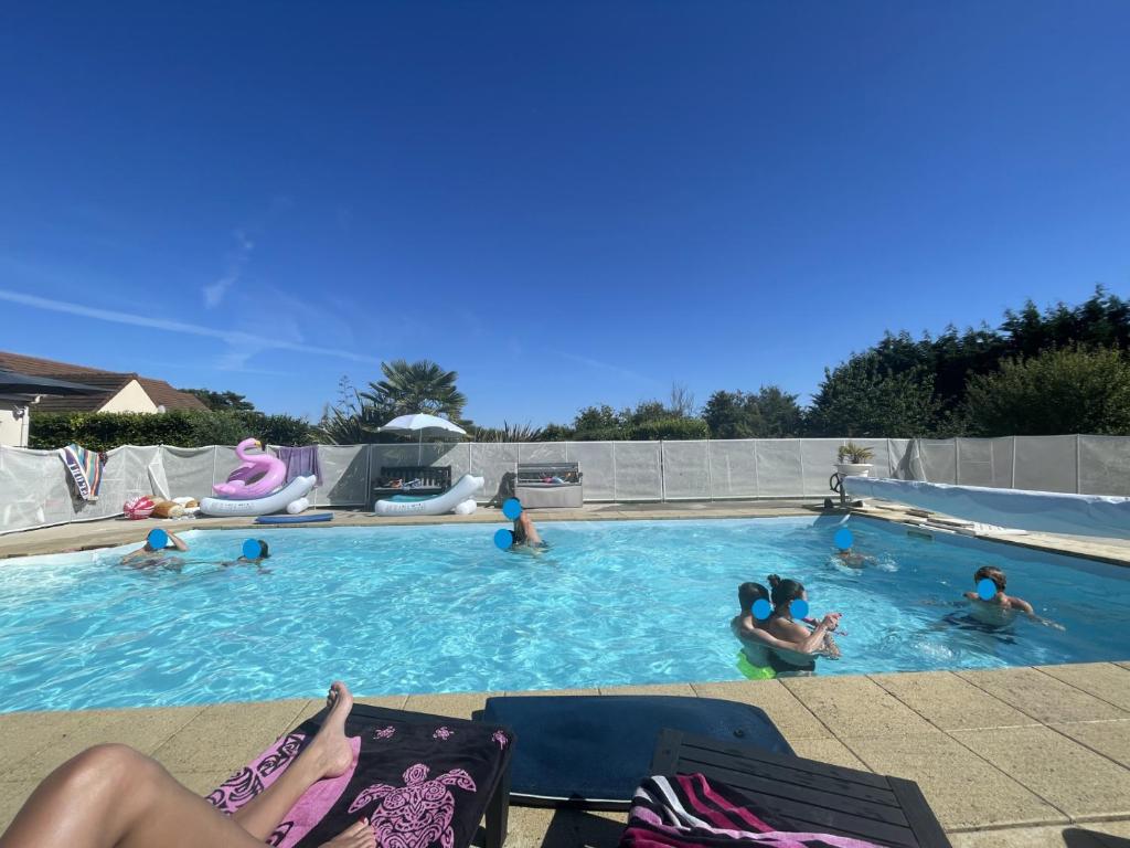 Maison avec piscine chauffée, plages du débarquement