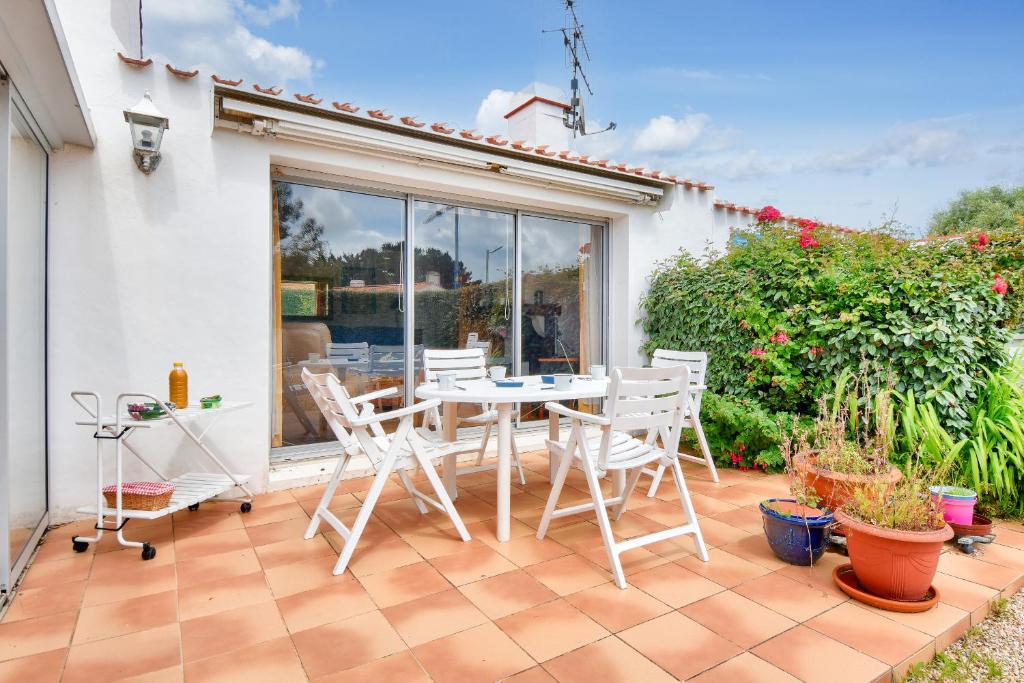 Maison avec terrasse - 900m plage des Sableaux