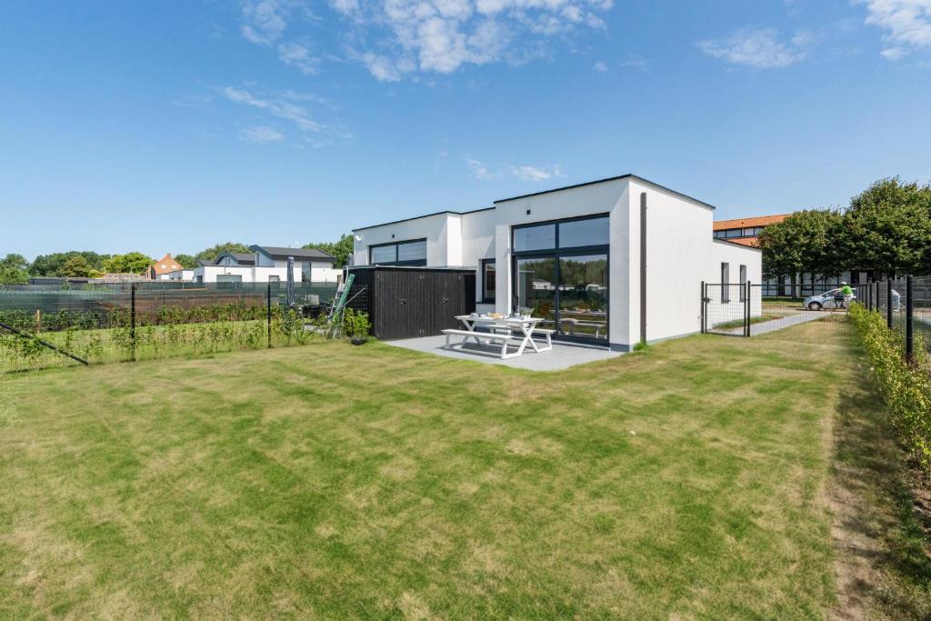 Maison Basil - holiday house with garden and parking