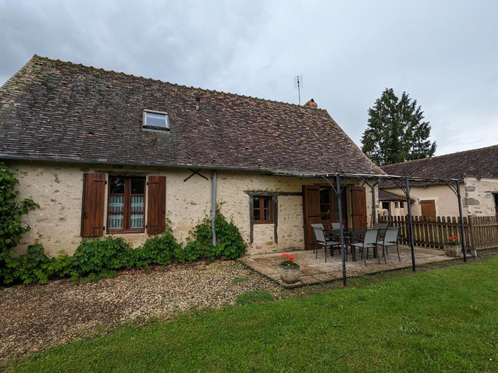 Charmante maison restaurée avec jardin, étang privé et terrasse au cœur du Berry - FR-1-591-11