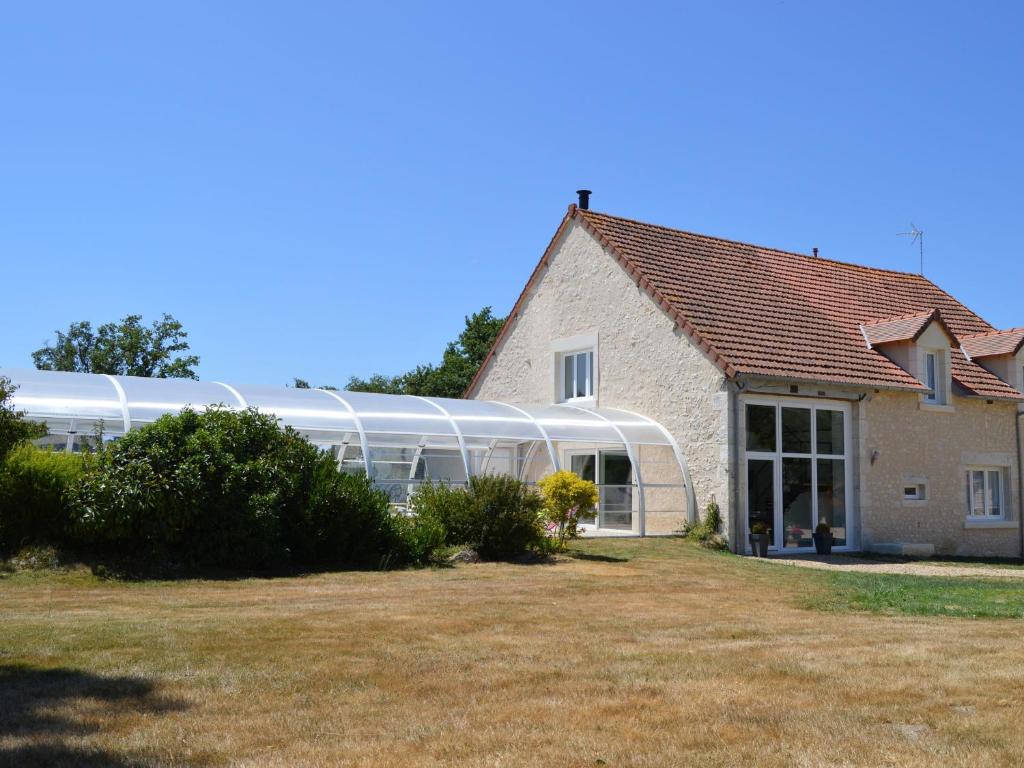 Gîte de charme avec piscine couverte, proche Paris, nature et activités en Berry - FR-1-591-9
