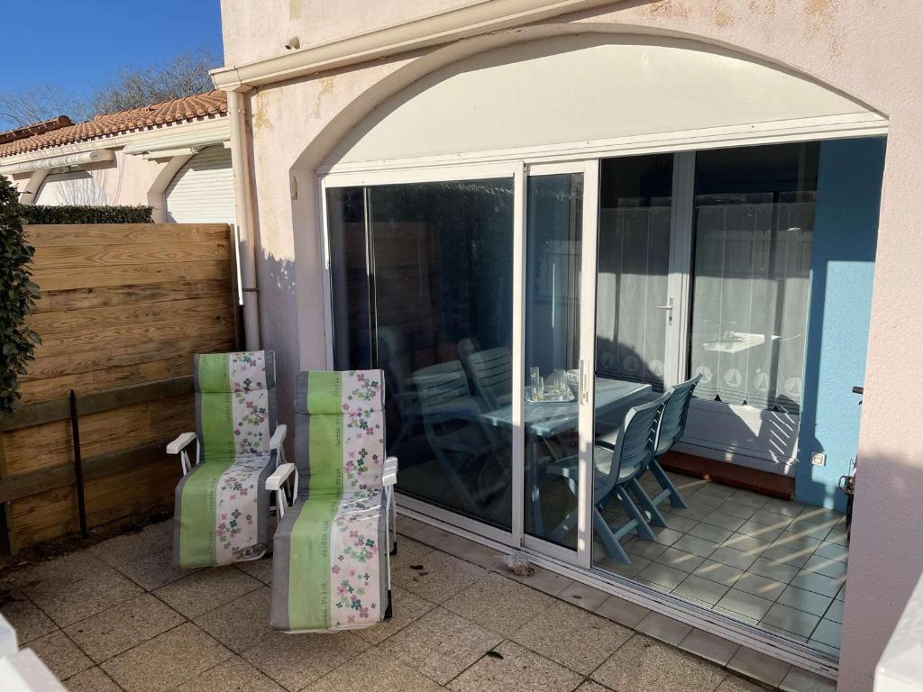 Maison 2 pièces à 200m plage, piscine, tennis, parking - FR-1-224A-49
