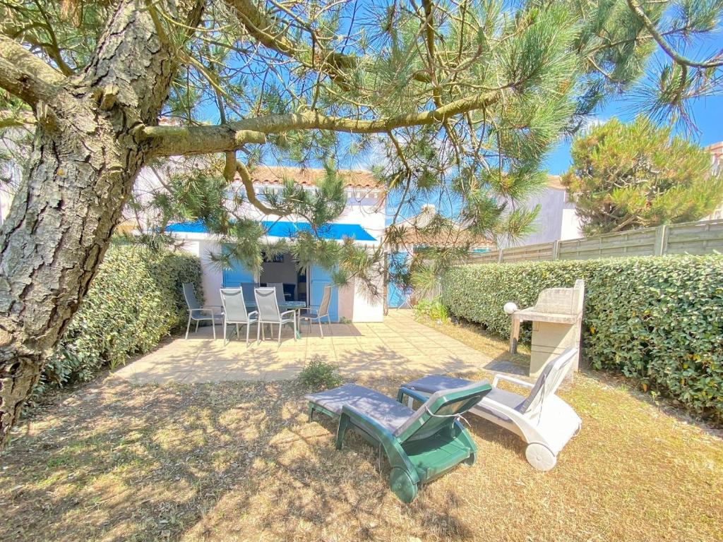 Maison avec piscine, tennis à 300m de la plage - 2 chambres, terrasse et parking privé - FR-1-231-267