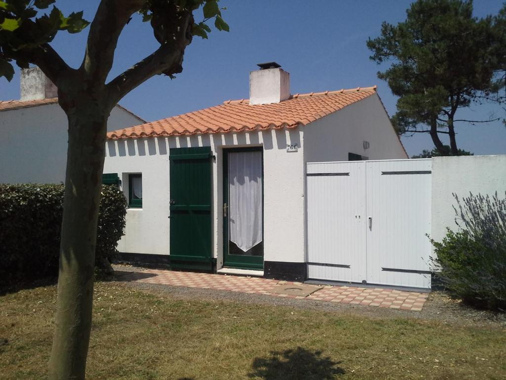 Maison conviviale : piscine chauffée, tennis, proche mer - FR-1-231-305
