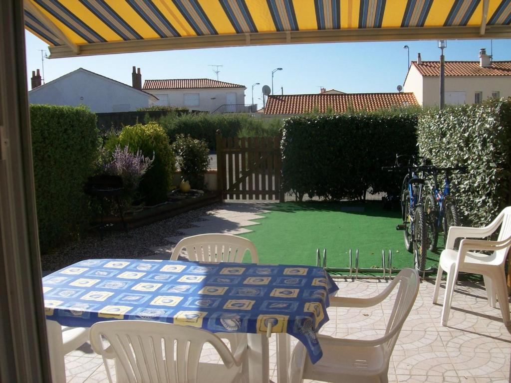 Maison à 100m de la plage avec piscine, 4 couchages, parking privé, terrasse et barbecue - FR-1-224A-40