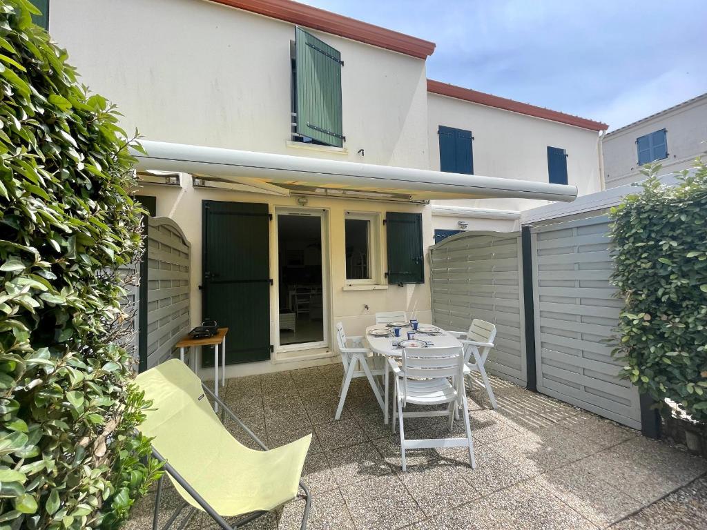 Maison à 150m plage, 2 chambres, piscine & WiFi, parking - FR-1-231-258