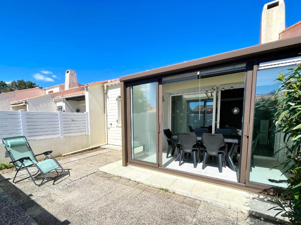 Maison tout confort proche plage avec véranda et parking privatif - FR-1-231-240