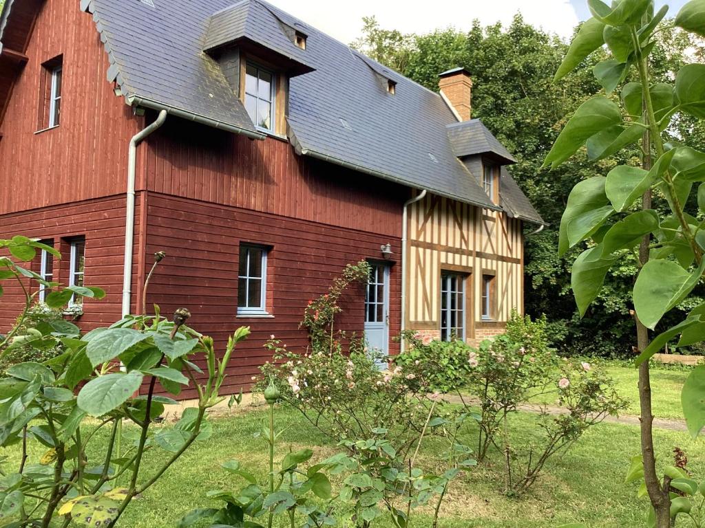 Maison campagne rivière forêt