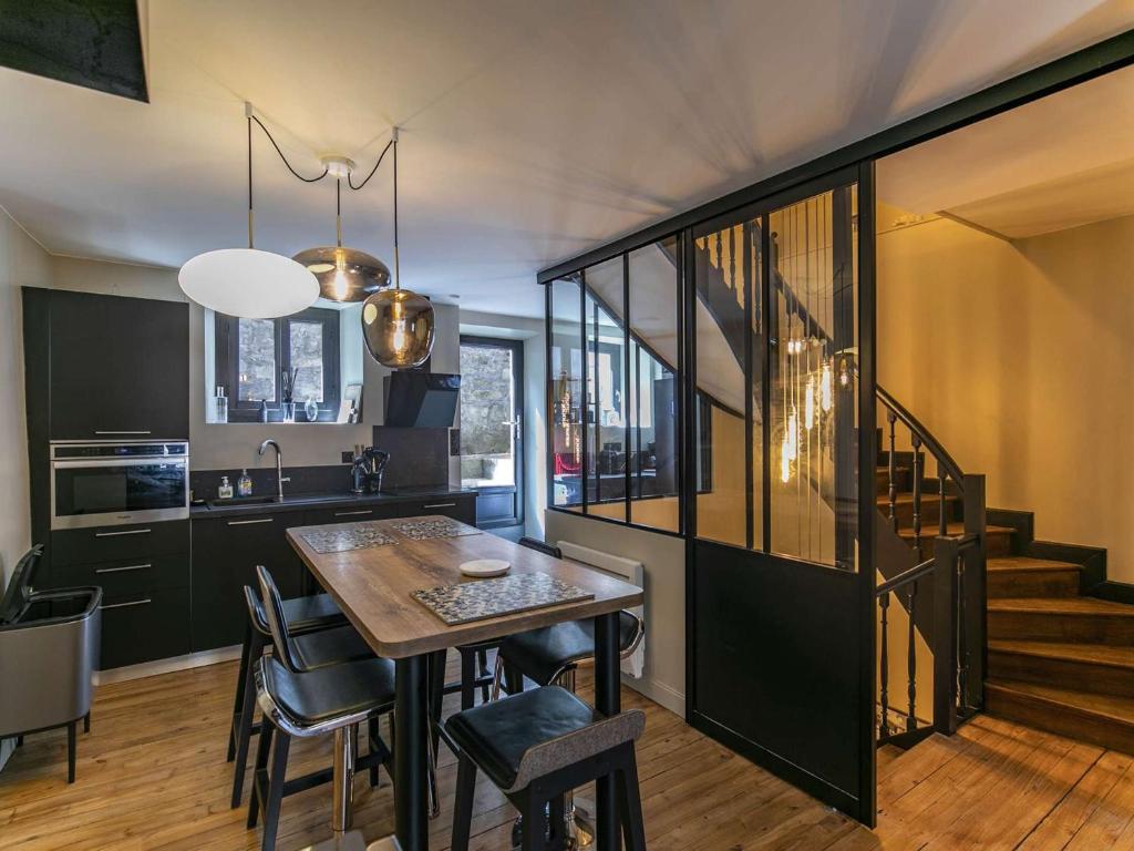 Maison spacieuse au centre de Cauterets, avec terrasse, garage, et proche commodités et télécabines. - FR-1-401-260