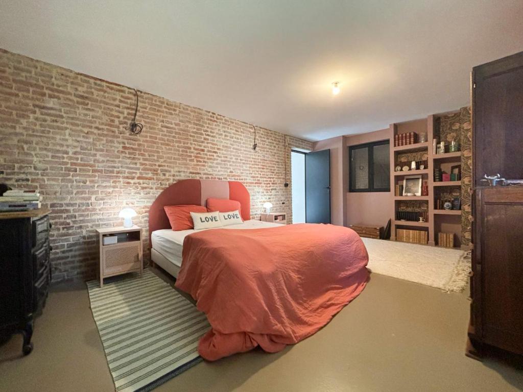 Charmante maison de ville avec vue sur le donjon avec wifi et jardin