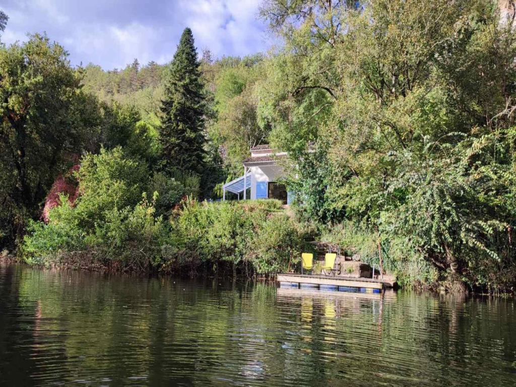Holiday home in Bruniquel on the Aveyron river
