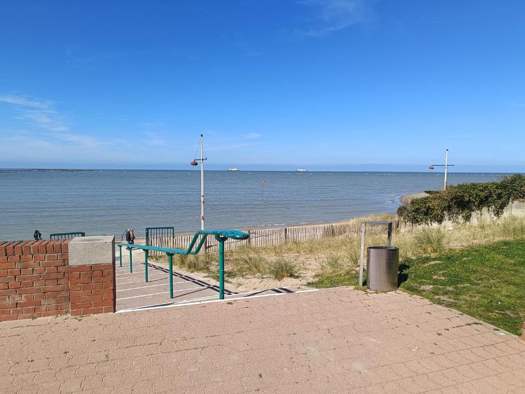 A 1min a pied de la plage Petit fort Philippe