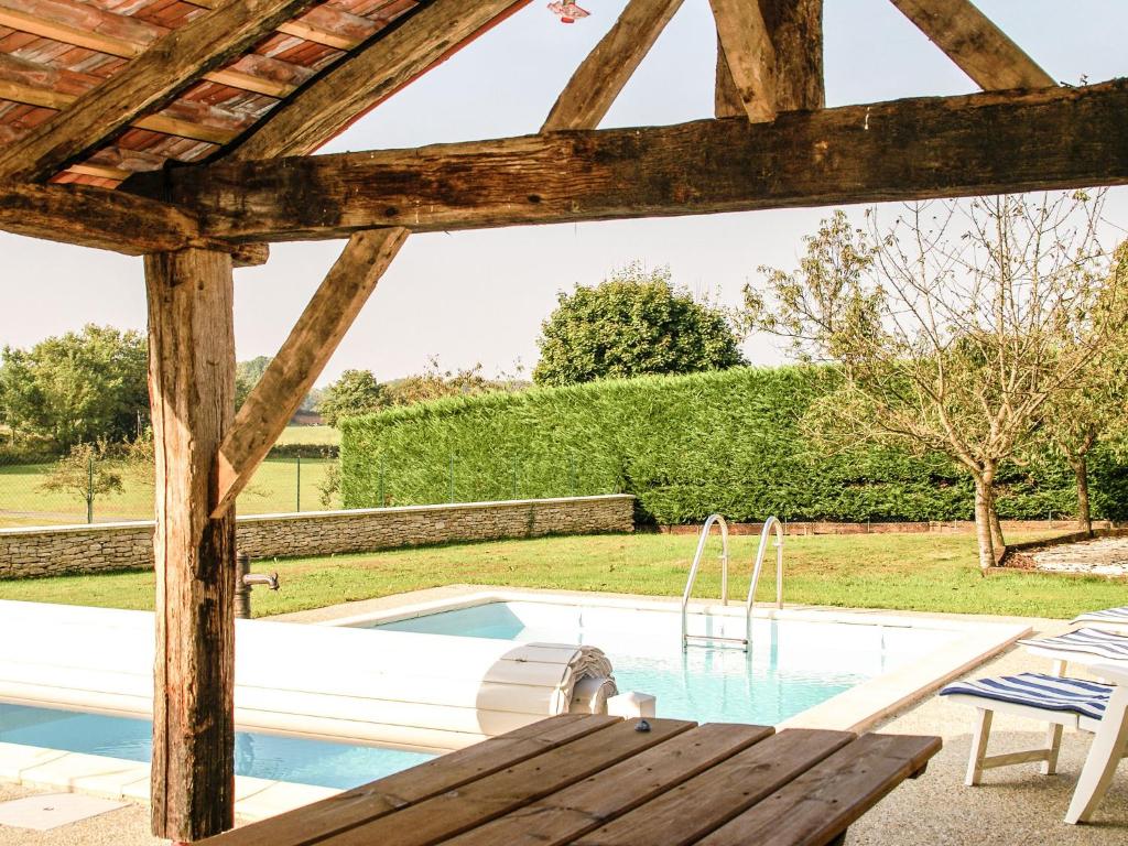 Superb holiday home with pool