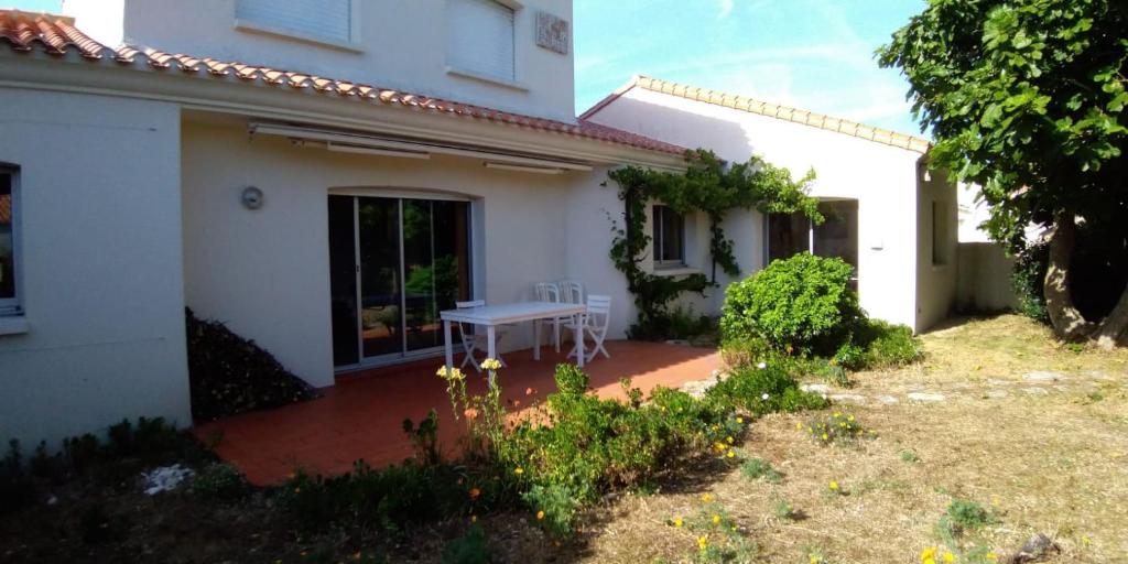 Maison de vacances avec grand jardin - la Chaume - 8 personnes