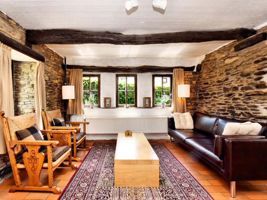 Peaceful Cottage with Forest
