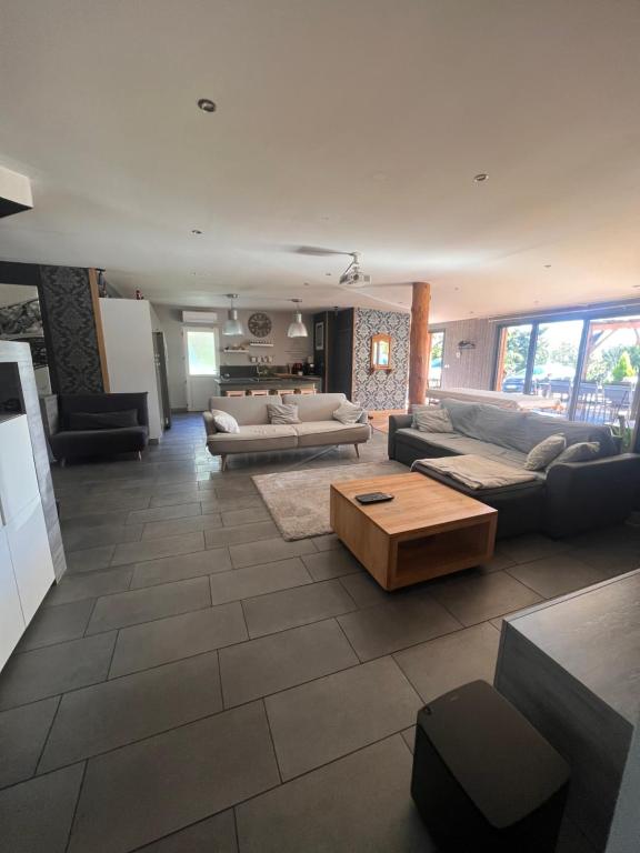 Maison en bois , plein pieds,piscine privative